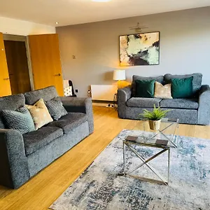 Spacious 2 Bed Perfect For Centre & Bay, Pool, Gym Apartment Cardiff